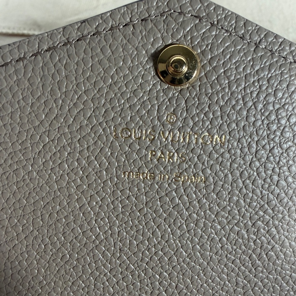 Louis Vuitton Sarah Wallet NM Tourterelle Grey Empreinte - Picture 8 of 9